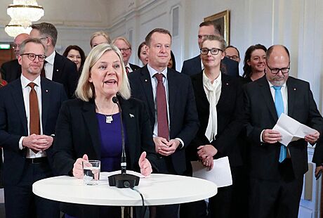 védská premiérka Magdalena Anderssonová se svou vládou (30. listopadu 2021)