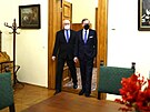 Premiér Petr Fiala (vpravo) si prohlédl Hrzánský palác. (30. listopadu 2021)