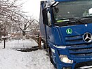 Hasii na Trutnovsku vyprostili nákladní auto v Hajnici, v ásti Brusnice (30....