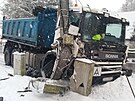 V Pkov na Náchodsku dopoledne narazilo nákladní auto do sloupu elektrického...