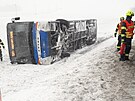 Nehoda autobusu na silnici mezi Bezvrovem a Chudí na Plzesku.