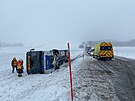 Nehoda autobusu u Bezvrova na Plzesku. Pi nehod se lehce zranily dv eny a...