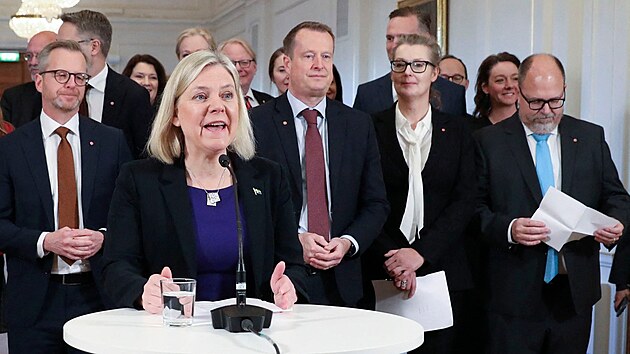 Švédská premiérka Magdalena Anderssonová se svou vládou (30. listopadu 2021)