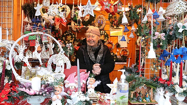 Stánek Marie Aichyngerové s vánoními dekoracemi bývá pravidelnou souástí...