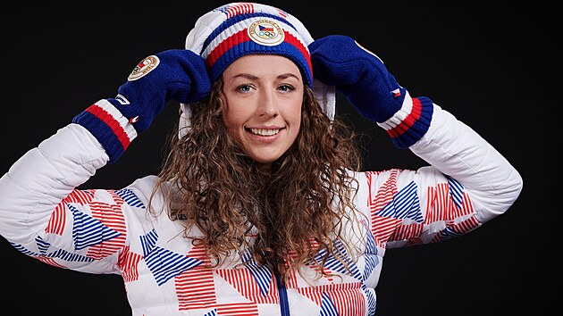 Biatlonistka Jessica Jislová při představení kolekce oblečení pro zimní olympijské hry v Pekingu.