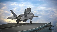 Start amerického letounu F-35 z britské letadlové lodi HMS Queen Elizabeth (28.... | na serveru Lidovky.cz | aktuální zprávy