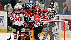 Utkání 28. kola hokejové extraligy: HC Olomouc - HC Dynamo Pardubice. Potyčka...