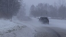 Sníh a vítr zkomplikoval dopravu v kraji. Snímek je ze silnice u Oselců na... | na serveru Lidovky.cz | aktuální zprávy