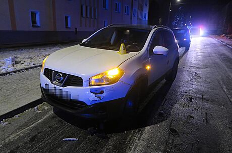 idi na Sokolovsku vyjel s namrzlým elním sklem a naboural dv auta.