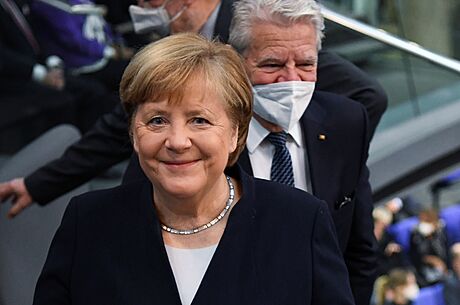 Dosluhující nmecká kancléka Angela Merkelová ve Spolkovém snmu, kde se volil...