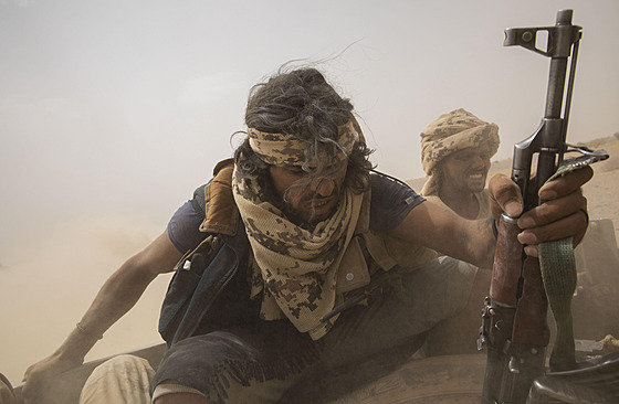 Jemenský bojovník loajální mezinárodn uznávané vlád prezidenta Hádího na...