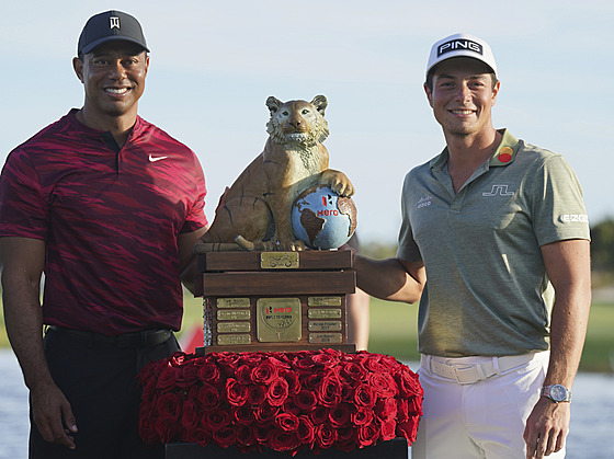 Viktor Hovland (vpravo) a Tiger Woods.