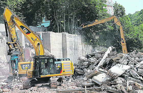 Stavební materiál se v esku podruhé vyuívá málo.