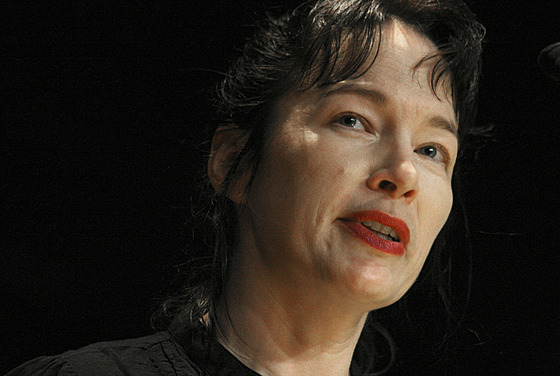 Americká spisovatelka Alice Seboldová se omluvila mu�i, který byl p�ed tém�� 40...