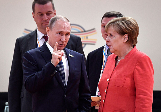 Vladimir Putin a Angela Merkelová v červenci 2017