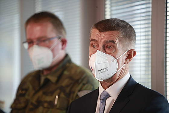 Premiér Andrej Babi vystoupil na tiskové konferenci k znovuvybudování...