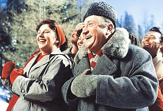 Stella Zázvorková a Jaroslav Marvan ve filmu Andl na horách (1955)