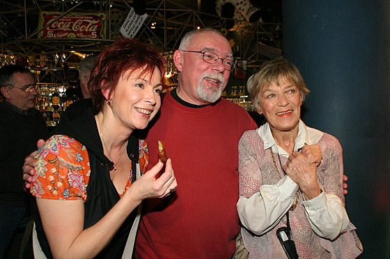 Ilona Svobodová, Jaroslav Hanuš a Ljuba Skořepová na snímku z roku 2007