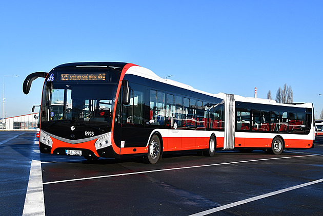 Nový autobus SOR bude po Praze jezdit ještě rok.