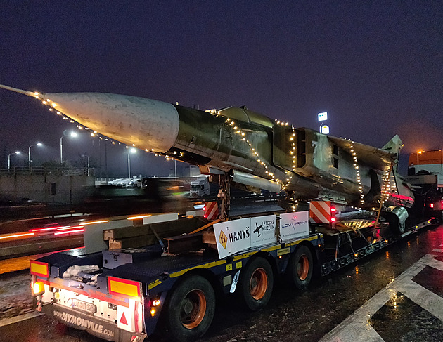 Pevoz stíhaky MiG-23 z Prahy do Kunovic komplikovalo snení (prosinec 2021).