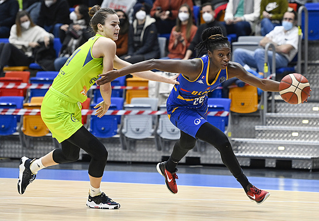 ONLINE: Basketbalistky USK jdou pro další výhru, s Montpellierem drží velký náskok