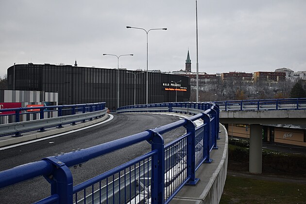 Od jara trvající oprava nájezdových ramp k hale Polárka skonila.