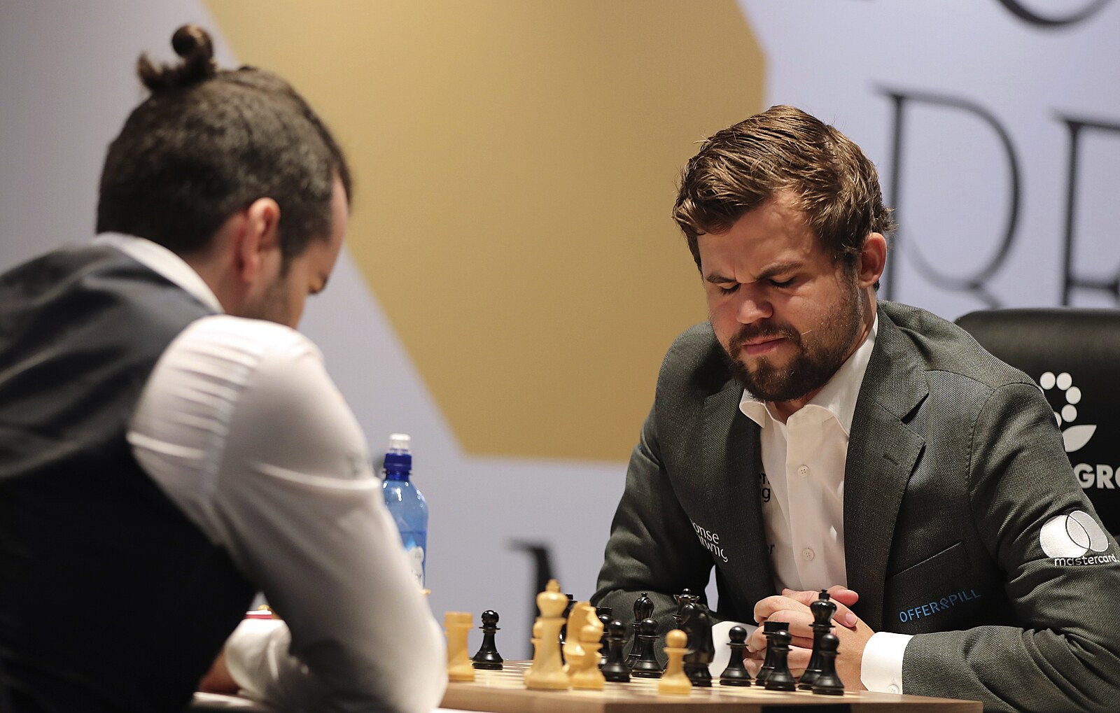 Epická osmihodinová bitva ohromila celý šachový svět. Carlsen vyhrál na 136  tahů | Ostatní sporty | Lidovky.cz
