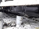 Nákladní auto prorazilo v Petrovice u Suice na Plzesku plot. Hasii...