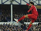 Mohamed Salah z Liverpoolu zakonuje na hiti Evertonu.