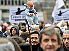 Tisíce lidí pochodovaly centrem Bruselu na protest proti zpísnní...