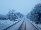Sníh komplikuje dopravu na mnoha místech eska. (9. prosince 2021)