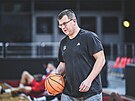Michal Hubálek, inovník nymburského basketbalového klubu, na tréninku v Laktai