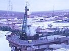 Raketa Sojuz-2.1a stojí na startovací ramp . 31 na kosmodromu Bajkonur.