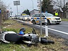 Motorká havaroval na silnici mezi Jesenicí u Prahy a Hodkovicemi (7. 12. 2021)