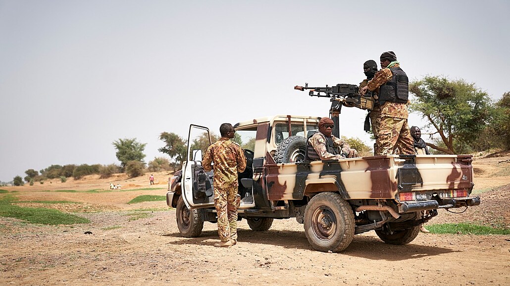 Vojáci z Mali hlídkují v oblasti Mopti. (28. února 2020)