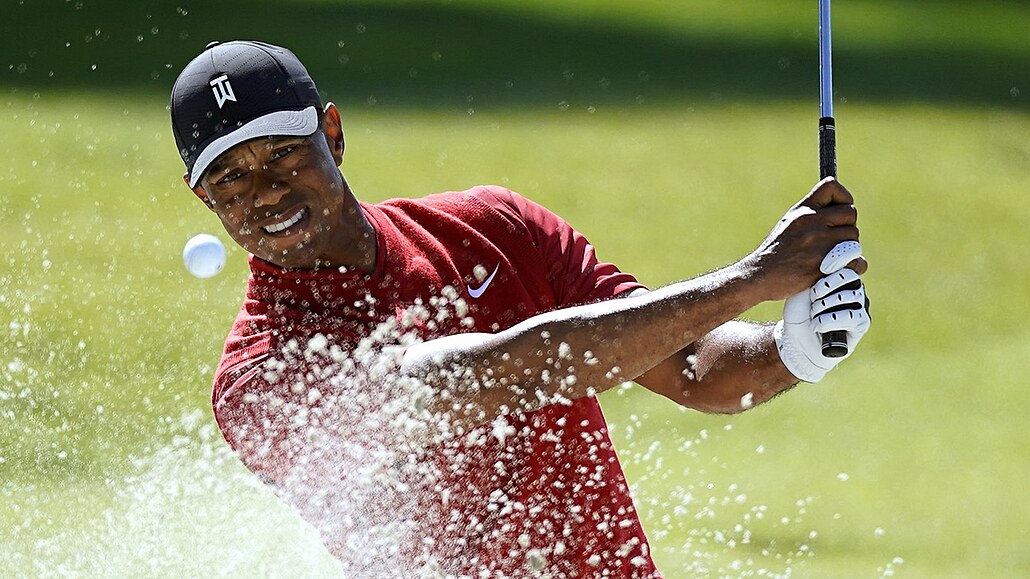 Tiger Woods už znovu začíná hrát golf.