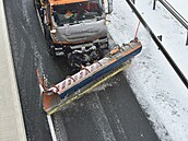 Husté sn�ení a silný vítr od rána komplikuje provoz v Ústeckém kraji. Na...