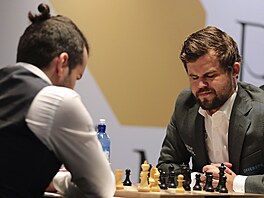 Souboj o achovho mistra svta mezi norskm obhjcem Magnusem Carlsenem...