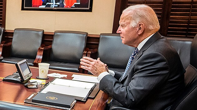Americký prezident Joe Biden během videokonference s ruským protějškem Vladimirem Putinem (7. prosince 2021)