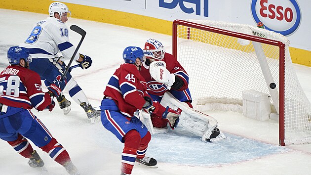 Ondej Palt z Tampy rozhoduje utkn proti Montrealu.