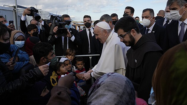 Papež František navštívil uprchlický tábor na Lesbosu. (5. prosince 2021)