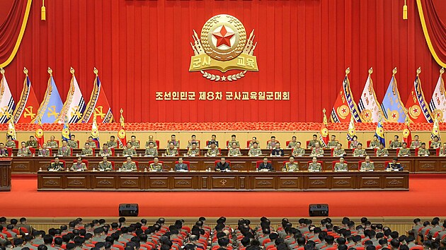 Kim Čong-un na zasedání funkcionářů severokorejské armády. (7. prosince 2021)