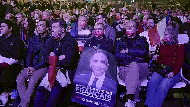 Kontroverzní kandidát na francouzského prezidenta Éric Zemmour oznámil v Paříži vznik politické strany nazvané Znovudobytí. (5. prosince 2021)