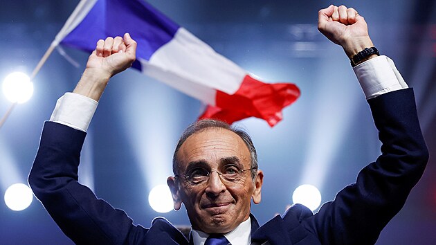 Kontroverzn kandidt na francouzskho prezidenta ric Zemmour oznmil v Pai vznik politick strany nazvan Znovudobyt. (5. prosince 2021)