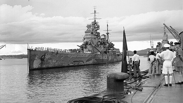 Bitevn lo HMS Prince of Wales dorazila 2. prosince 1941 do Singapuru.