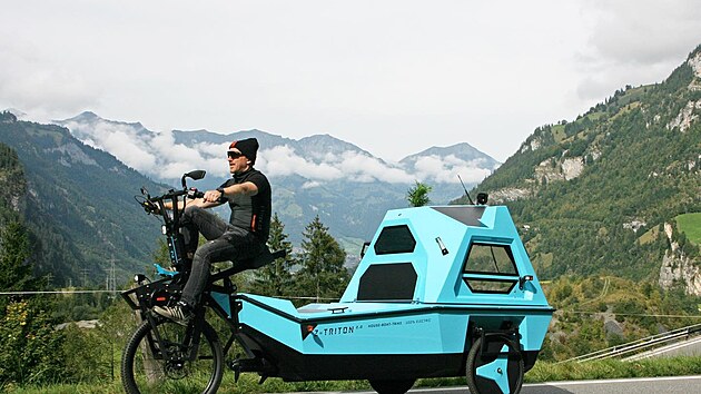 Po p�em�n� na elektrokolo je tento zvl�tn� hybrid poh�n�n dv�ma 250 W elektrick�mi motory.