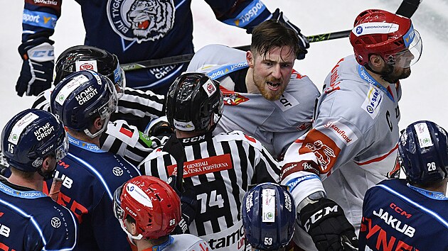 Utkn 31. kolo hokejov extraligy: Bl Tygi Liberec - Mountfield Hradec Krlov. Jakub Lev z Hradce Krlov po skonen utkn