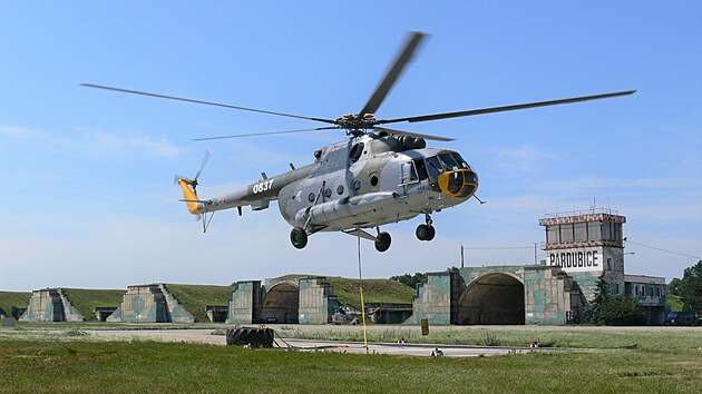 Vrtulník Mi-17 Centra leteckého výcviku Pardubice