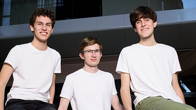 Studenti Matyáš Boháček, Michal Bravanský a Filip Trhlík, kteří jsou autory projektu Verifee.