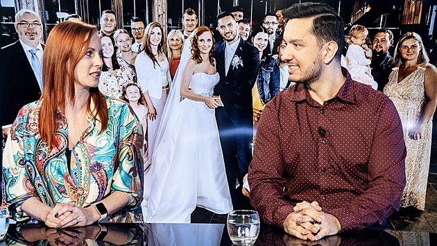 Klra Prokov a Michal Schpke z reality show Svatba na prvn pohled ve studiu pi naten Rozstelu iDNES.cz